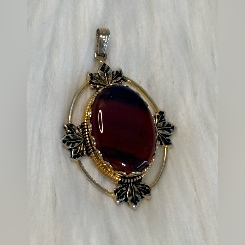 Vintage Gold Tone Leaf Frame Red Agate Pendant